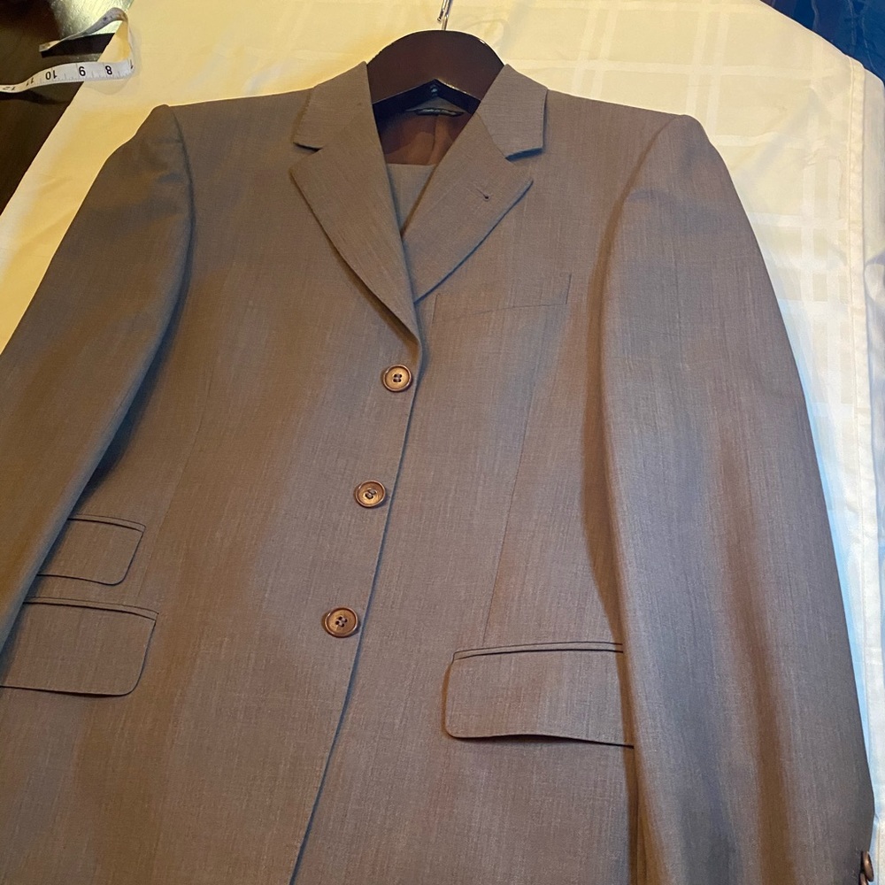 Beautiful Paul smith Suit in brown.